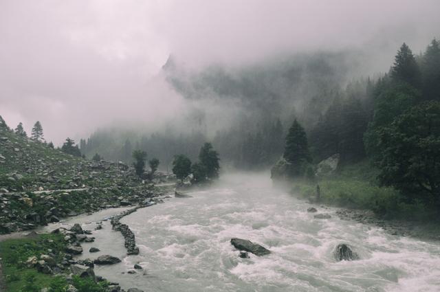 The Kishanganga river rushing down the creek along the Bandipora- Gurez road. (Waseem Andrabi / HT Photo ) The Kishanganga river rushing down the creek along the Bandipora- Gurez road. (Waseem Andrabi / HT Photo )