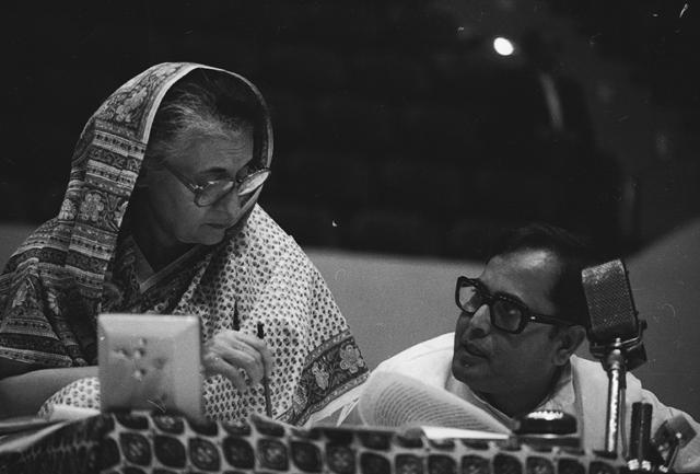 Prime Minister Indira Gandhi seen with close aide and then Finance Minister Pranab Mukherjee at the NDMC Civic centre on December 30, 1983. (KK Chawla / HT Photo) Prime Minister Indira Gandhi seen with close aide and then Finance Minister Pranab Mukherjee at the NDMC Civic centre on December 30, 1983. (KK Chawla / HT Photo)