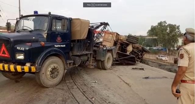 The dump truck overturned after ramming into the Innova. (HT Photo) The dump truck overturned after ramming into the Innova. (HT Photo)