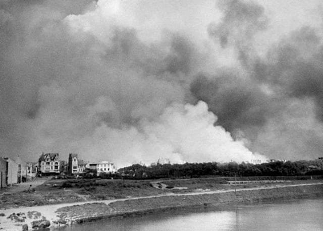 Fire engulfs the oil reservoirs of Dunkerque on June 7, 1940. (AFP)
