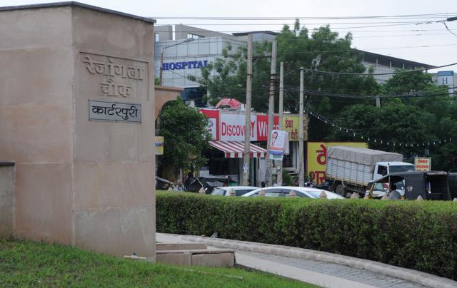 Veteran allege that the memorial becomes a picnic spot for drunk men and miscreants every night. (Parveen Kumar/HT Photo) Veteran allege that the memorial becomes a picnic spot for drunk men and miscreants every night. (Parveen Kumar/HT Photo)
