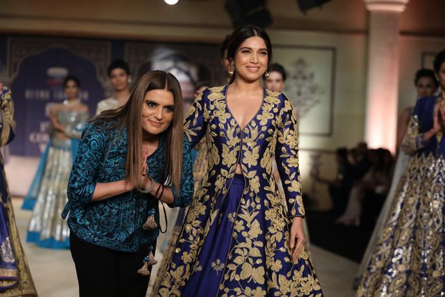 Designer Reynu Taadon taking a bow along side actor Bhumi Pednekar. (PHOTOS: RAAJESSH KASHYAP/HT)