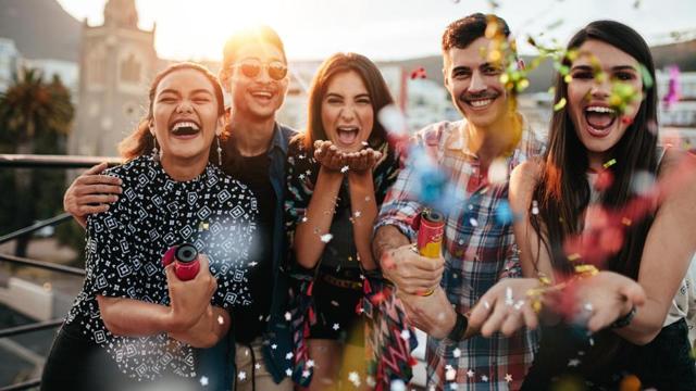 Avoid uploading group pictures on your bio. (Shutterstock) Avoid uploading group pictures on your bio. (Shutterstock)