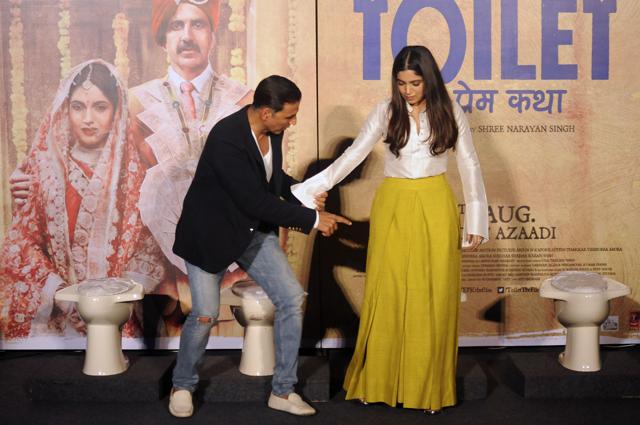 Akshay Kumar and Bhumi Pednekar attend the press conference of Toilet Ek Prem Katha in Mumbai. (AFP) Akshay Kumar and Bhumi Pednekar attend the press conference of Toilet Ek Prem Katha in Mumbai. (AFP)