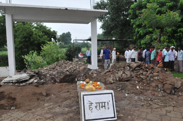 Barwani collector Tejaswi S Naik said the urns containing the ashes will be relocated at Kukri village, which is within 2 km of the present site. (Mujeeb Faruqui/HT Photo)