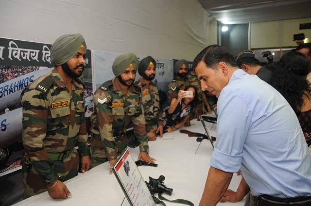 Actor Akshay Kumar at the Kargil Vijay Diwas programme at Yashwantrao Chavan Pratishthan, Nariman Point in Mumbai on July 26. (IANS)