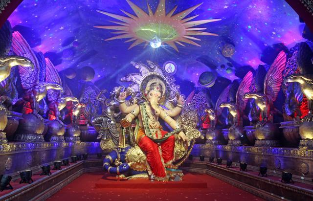 Khatu made his first idol for a mandal in Chinchpokli. (In pic) Chinchpoklicha Chintamani (HT FILE)