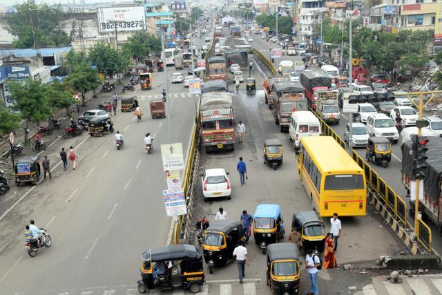 A Bus Rapid Transport (BRT) route at Kalewadi, Pimpri near Pune. The bus route is being predominantly, if not only, used as a parking space. (HT PHOTO)
