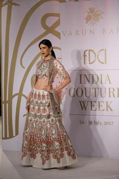 Deep marsala lips off-set the intricate embroidery. (Raajessh Kashyap/HT)