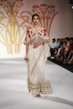 Cape-style blouses with saris took on the runway too. (Raajessh Kashyap/HT)