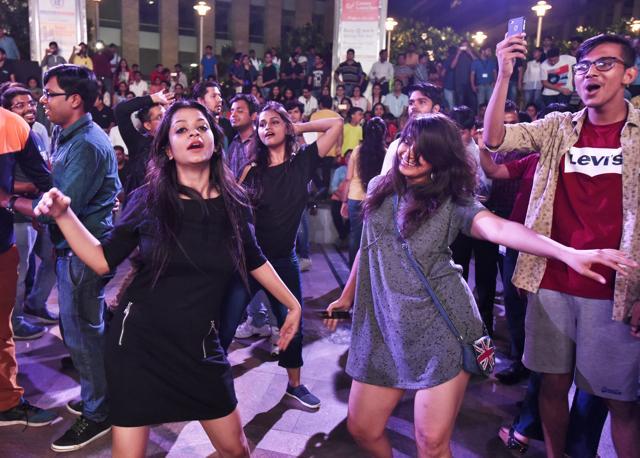 The music had everyone on their feet from the moment the show began till the last notes were played. (Sanjeev Verma/HT PHOTO) The music had everyone on their feet from the moment the show began till the last notes were played. (Sanjeev Verma/HT PHOTO)