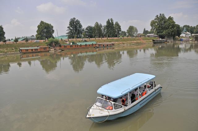 A motor-boat, issued by the government for trial run of waterway transportation on the Jhelum .(Waseem Andrabi / HT Photo) A motor-boat, issued by the government for trial run of waterway transportation on the Jhelum .(Waseem Andrabi / HT Photo)