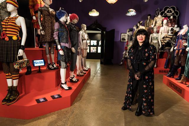 Currently, the museum is hosting an exhibition dedicated to “The World of Anna Sui”. (Agence France-Presse) Currently, the museum is hosting an exhibition dedicated to “The World of Anna Sui”. (Agence France-Presse)