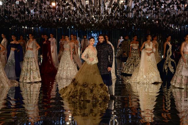 Alia Bhat and Ranveer Singh present creations by Manish Malhotra during the FDCI India Couture week 2017 in New Delhi on July 30. (AFP)