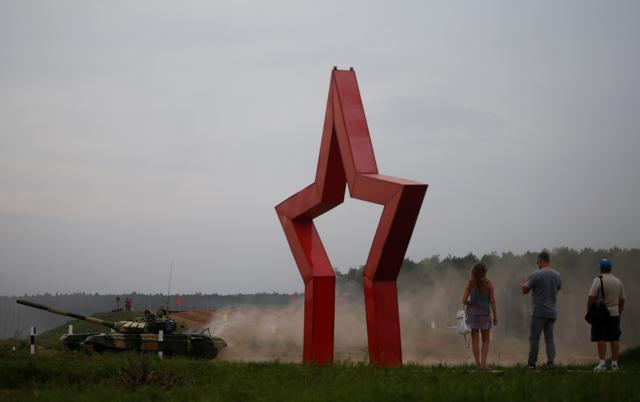 A T-72 tank, operated by a crew from Azerbaijan, drives during the Tank Biathlon competition, part of the International Army Games 2017, at a range in the settlement of Alabino outside Moscow, Russia, July 29, 2017. (REUTERS) A T-72 tank, operated by a crew from Azerbaijan, drives during the Tank Biathlon competition, part of the International Army Games 2017, at a range in the settlement of Alabino outside Moscow, Russia, July 29, 2017. (REUTERS)