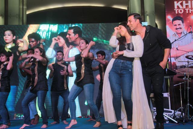Actors Akshay Kumar and Bhumi Pednekar danced on a medley of songs from their film Toilet Ek Prem Katha. (Amal KS/HT photo)