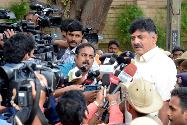 Karnataka energy minister D K Shivakumar speaks to media after income tax sleuths completed a four-day long raid at his residence in Bengaluru, on Saturday. (Arijit Sen/HT Photo) Karnataka energy minister D K Shivakumar speaks to media after income tax sleuths completed a four-day long raid at his residence in Bengaluru, on Saturday. (Arijit Sen/HT Photo)