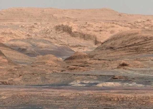 Nathan Bridges Dune on a Martian Mountain: A rippled linear dune of dark Martian sand dominates this full-circle panorama from the Mastcam of NASA’s Curiosity Mars rover. This dune was a research stop of the mission’s campaign to investigate active Martian dunes. (NASA) Nathan Bridges Dune on a Martian Mountain: A rippled linear dune of dark Martian sand dominates this full-circle panorama from the Mastcam of NASA’s Curiosity Mars rover. This dune was a research stop of the mission’s campaign to investigate active Martian dunes. (NASA)