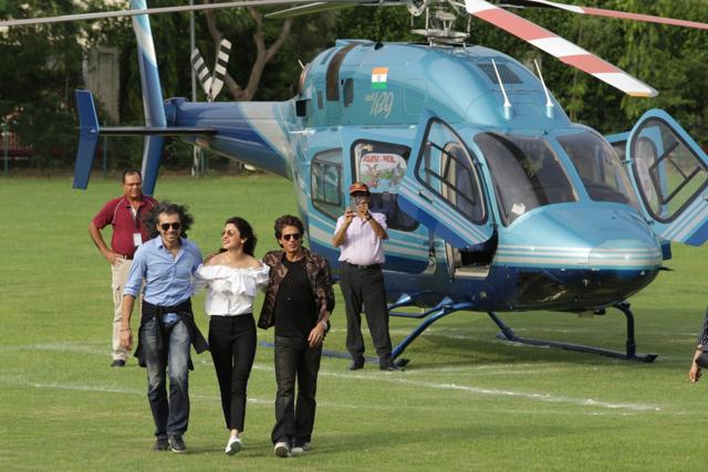 Anushka Sharma and Shah Rukh Khan along with filmmaker Imtiaz Ali deboard a helicopter at a Gurugram University. (IANS) Anushka Sharma and Shah Rukh Khan along with filmmaker Imtiaz Ali deboard a helicopter at a Gurugram University. (IANS)