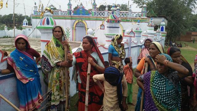 Women of Nawadih village in Deoghar district stand guard outside the local Eidgah after recovery of meat from the premises, in Deoghar, on Sunday morning, August 6,2017. (Hindustan Times/Bijay) Women of Nawadih village in Deoghar district stand guard outside the local Eidgah after recovery of meat from the premises, in Deoghar, on Sunday morning, August 6,2017. (Hindustan Times/Bijay)