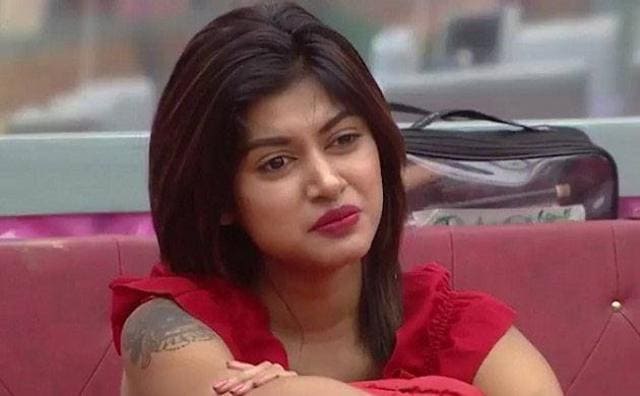 Oviya said that she was in love with Aarav and hence wanted to quit the show. Oviya said that she was in love with Aarav and hence wanted to quit the show.