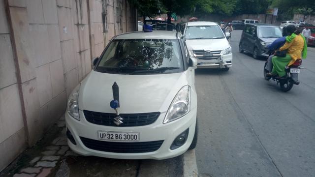 Blue beacon store light vehicles