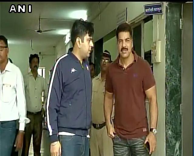The accused (left) after being arrested by officer Daya Nayak (right). (ANI) The accused (left) after being arrested by officer Daya Nayak (right). (ANI)
