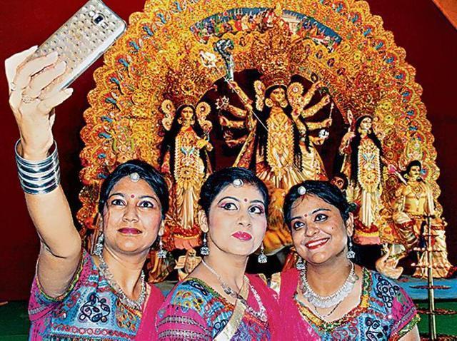 The rise in price of the idols and the overall sluggishness of the economy may affect the Durga puja festivities this year. (HT Photo) The rise in price of the idols and the overall sluggishness of the economy may affect the Durga puja festivities this year. (HT Photo)