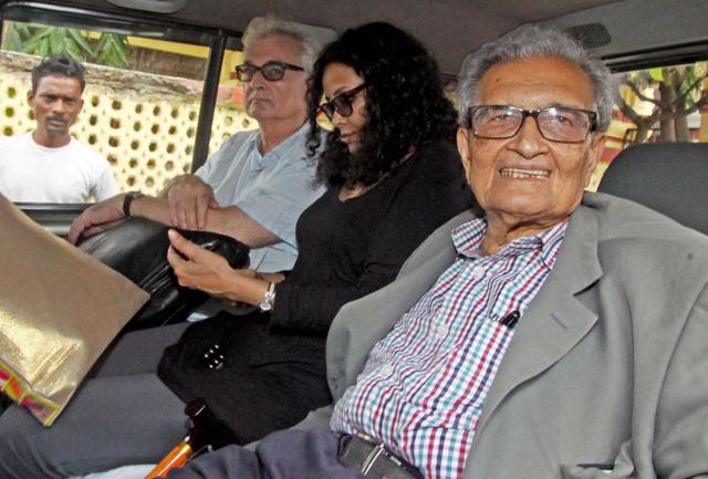 Nobel laureate Amartya Sen inside a vehicle outside the Bolpur(Santiniketan) railway station in Birbhum district of West Bengal. (PTI)