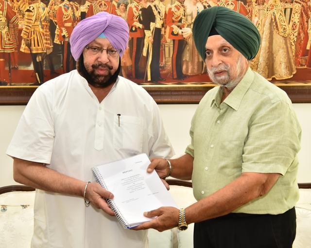 Justice Narang (right) submitting the report to CM Amarinder Singh on Thursday. (HT Photo) Justice Narang (right) submitting the report to CM Amarinder Singh on Thursday. (HT Photo)