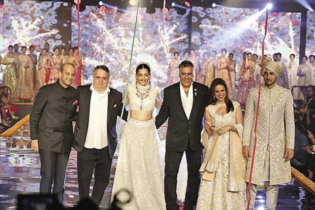 Marriott launched its new wedding programme ‘Shaadi by Marriott’, and collaborated with India’s top couturiers, Abu Jani and Sandeep Khosla Marriott launched its new wedding programme ‘Shaadi by Marriott’, and collaborated with India’s top couturiers, Abu Jani and Sandeep Khosla