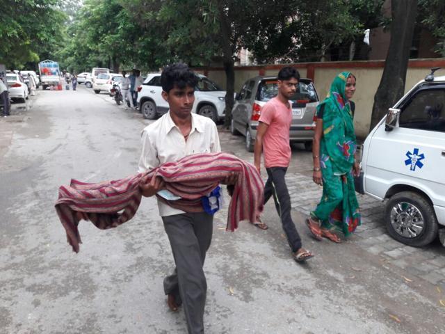 The relative of a child who died at the BRD Medical College in Gorakhpur. (HT Photo) The relative of a child who died at the BRD Medical College in Gorakhpur. (HT Photo)