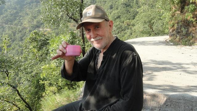 Actor Tom Alter, a Mussoorie resident and an ardent trekker, has also been pushing actively for the trek’s revival. (HT Photo)