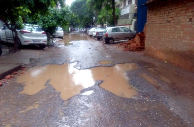 A waterlogged road in DLF Phase- Gurgaon. (HT Photo) A waterlogged road in DLF Phase- Gurgaon. (HT Photo)