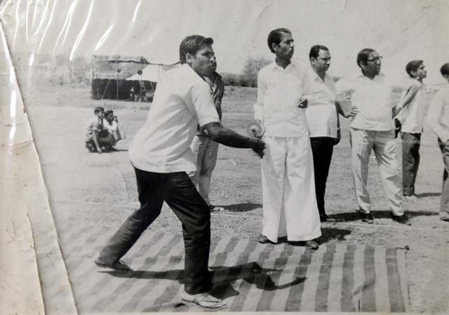 Ram Dulare Gupta (left) set up Union Kite Club in 1956, perhaps Delhi’s oldest Kite club. ( ) Ram Dulare Gupta (left) set up Union Kite Club in 1956, perhaps Delhi’s oldest Kite club. ( )