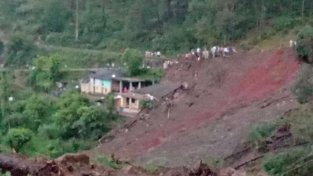 A visual of the site after a landslide that occurred in Mandi district of Himachal Pradesh on Sunday morning. (HT Photo) A visual of the site after a landslide that occurred in Mandi district of Himachal Pradesh on Sunday morning. (HT Photo)