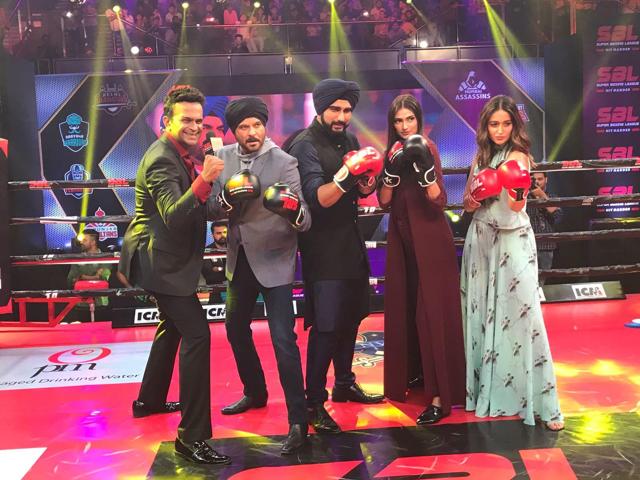 Siddharth poses with Mubarakan team - Anil Kapoor, Arjun Kapoor, Ileana D’Cruz and Athiya Shetty. Siddharth poses with Mubarakan team - Anil Kapoor, Arjun Kapoor, Ileana D’Cruz and Athiya Shetty.