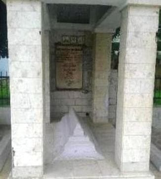 The grave of Ashfaqullah Khan at Ashfaq Nagar in Shahjahanpur. (HT Photo) The grave of Ashfaqullah Khan at Ashfaq Nagar in Shahjahanpur. (HT Photo)