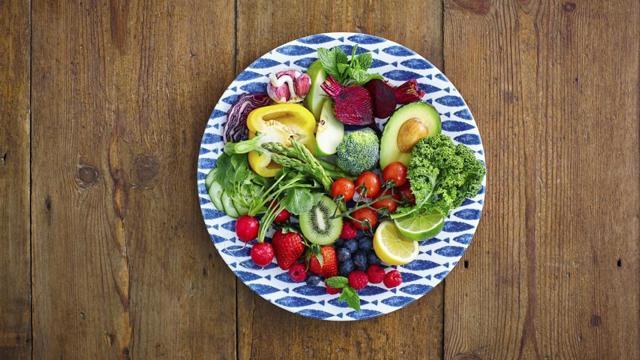 Brightly coloured fruits and veggies indicate a high level of antioxidants and the more colours you eat, the more nutrients you get. (Dean Mitchell/Istock.com) Brightly coloured fruits and veggies indicate a high level of antioxidants and the more colours you eat, the more nutrients you get. (Dean Mitchell/Istock.com)