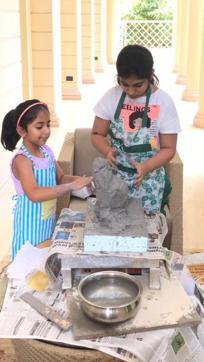 Cousins Jiyaa Bagla and Amyra Aga (HT PHOTO)