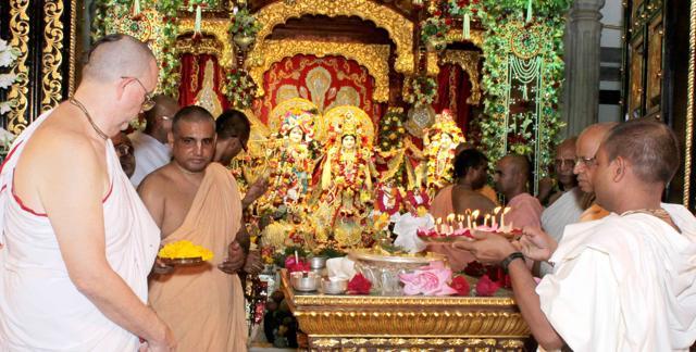 A puja being performed on the occasion of janmashtami at ISKCON, Juhu. (File) A puja being performed on the occasion of janmashtami at ISKCON, Juhu. (File)