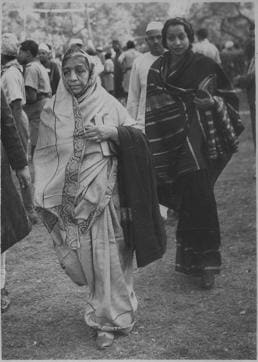 Sarojini Naidu with her daughter arriving at a garden party . Sarojini Naidu with her daughter arriving at a garden party .