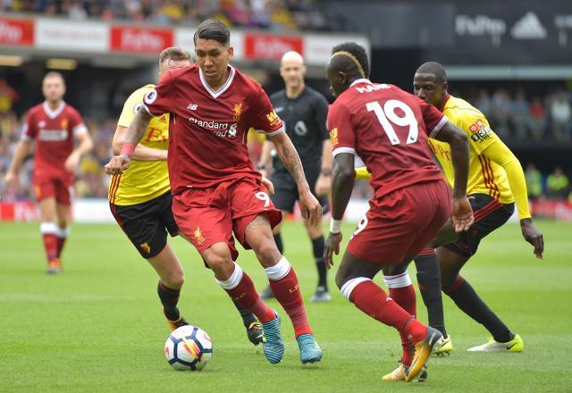 Liverpool midfielder Roberto Firmino (L) and Sadio Mane break through the Watford defence. (AFP)
