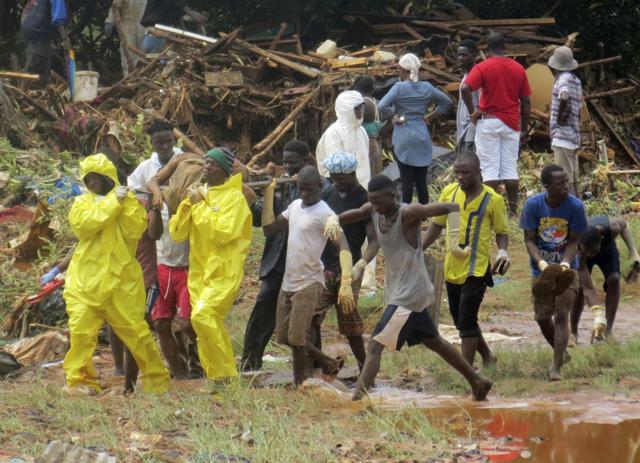 Rescue workers carry the body of a victim from the site of a mudslide in Regent, east of Freetown, Sierra Leone, Monday, Aug. 14, 2017. (AP) Rescue workers carry the body of a victim from the site of a mudslide in Regent, east of Freetown, Sierra Leone, Monday, Aug. 14, 2017. (AP)