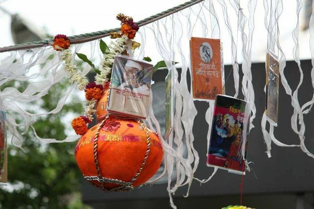 Books surround the Dahi Handi at the celebration. (HT Photo) Books surround the Dahi Handi at the celebration. (HT Photo)