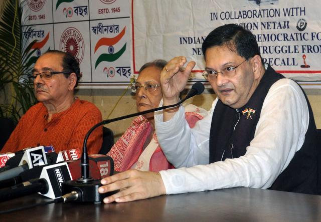 Netaji’s grandnephew Chandra Kumar Bose (right) addressing the media in Kolkata on Thursday. (HT Photo) Netaji’s grandnephew Chandra Kumar Bose (right) addressing the media in Kolkata on Thursday. (HT Photo)