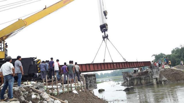 Restoration of flood-affected railway bridge at Fakiragram in Assam underway. (Courtesy: Northeast Frontier Railway) Restoration of flood-affected railway bridge at Fakiragram in Assam underway. (Courtesy: Northeast Frontier Railway)