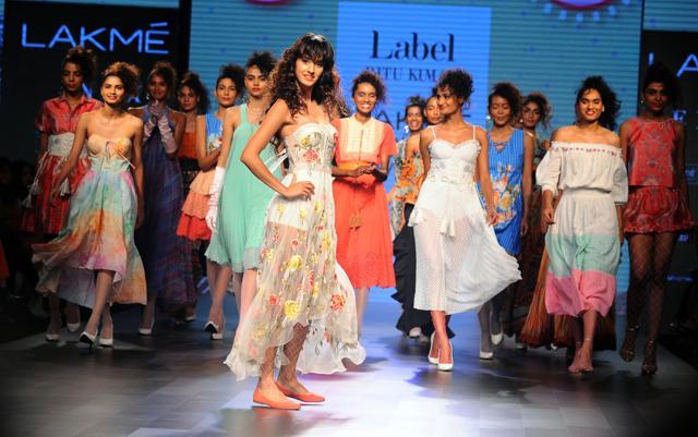 Disha Patani (C) showcases a creation by designer Ritu Kumar. (AFP) Disha Patani (C) showcases a creation by designer Ritu Kumar. (AFP)