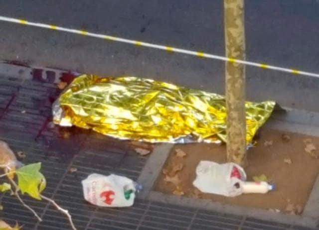 ATTENTION EDITORS - VISUALS COVERAGE OF SCENES OF DEATH AND INJURY: A dead person is seen at the scene after a van crashed into pedestrians near the Las Ramblas avenue in central Barcelona, Spain August 17, 2017. REUTERS/Giselle Loots SPAIN OUT. NO COMMERCIAL OR EDITORIAL SALES IN SPAIN MANDATORY CREDIT (REUTERS) ATTENTION EDITORS - VISUALS COVERAGE OF SCENES OF DEATH AND INJURY: A dead person is seen at the scene after a van crashed into pedestrians near the Las Ramblas avenue in central Barcelona, Spain August 17, 2017. REUTERS/Giselle Loots SPAIN OUT. NO COMMERCIAL OR EDITORIAL SALES IN SPAIN MANDATORY CREDIT (REUTERS)