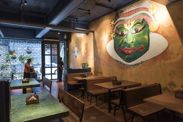 The decor at South High is whimsical and airy. A mischievous Kathakali mask makes a mural, the booths are punched metal benches. (Aalok Soni / HT Photo)